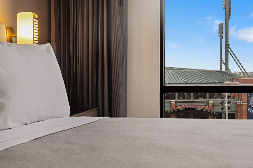 Premium Room, 1 King Bed, Accessible (Mobility & Hearing, Roll-In Shower) - Photo 2