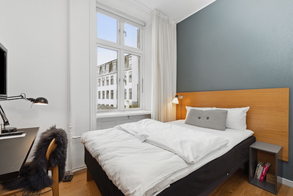 Tiny ( 1 Small Bed 90x200cm) photo 1