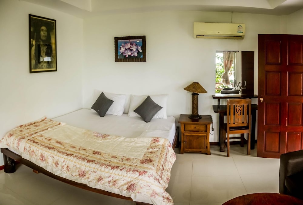 Deluxe Garden View Double Room 15