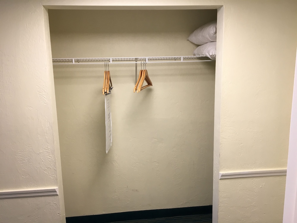 Room, 2 Double Beds, Non Smoking, North or South Ocean View - Photo 6