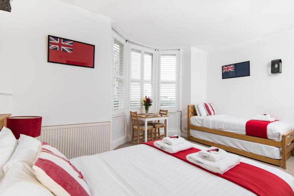 Triple Room with En Suite Bathroom photo 2