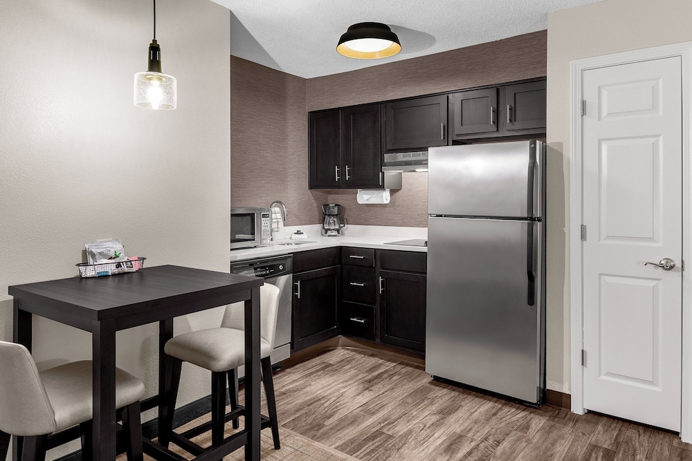 Suite, 1 Bedroom - Photo 2