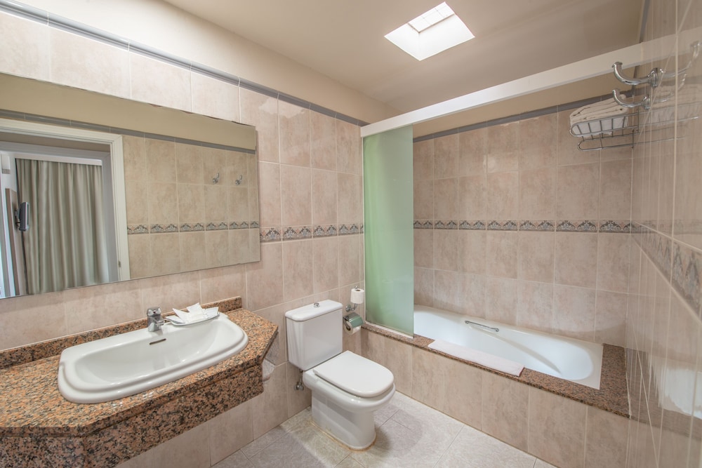 Bungalow, 2 Bedrooms (5 adults and 1 kid) photo 3
