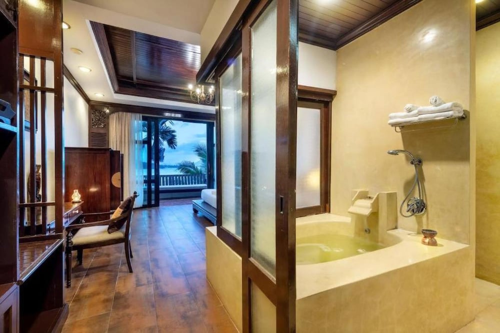 Deluxe Suite, Sea View - Photo 8