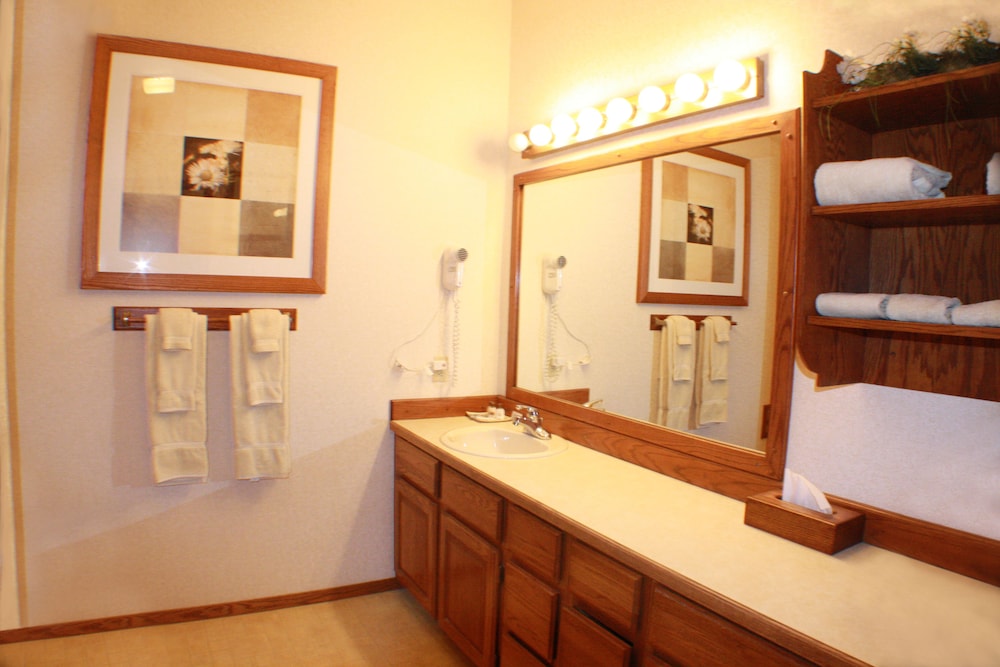 Standard Double Room, 2 Queen Beds, Mountain View, Courtyard Area photo 2
