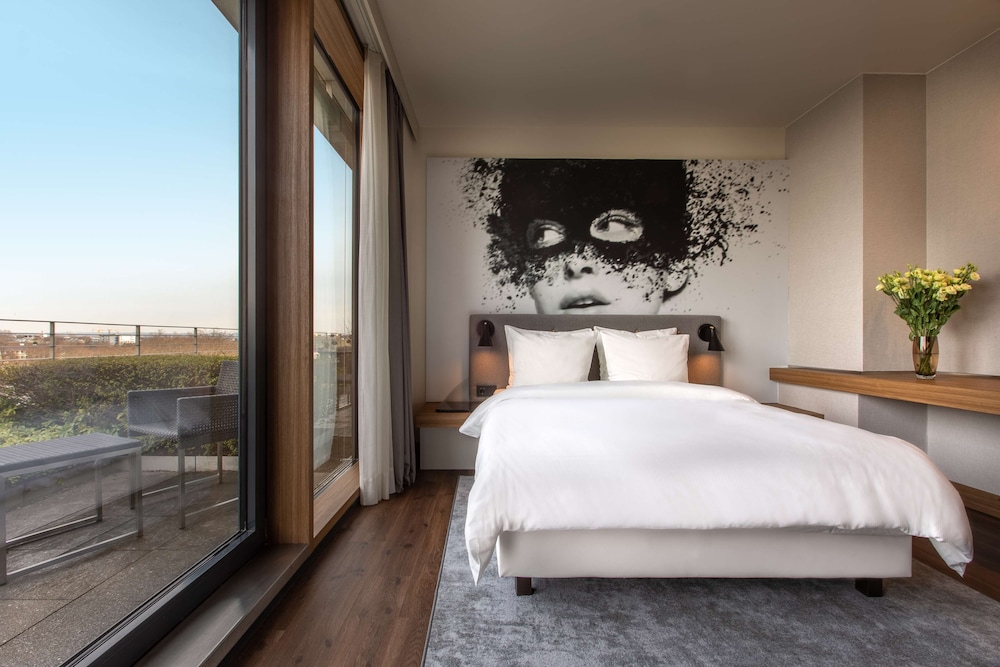 Premium Room, Balcony - Photo 9