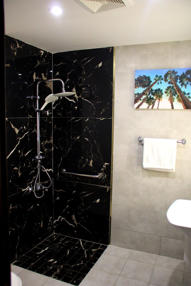 Double or Twin Room - Photo 14
