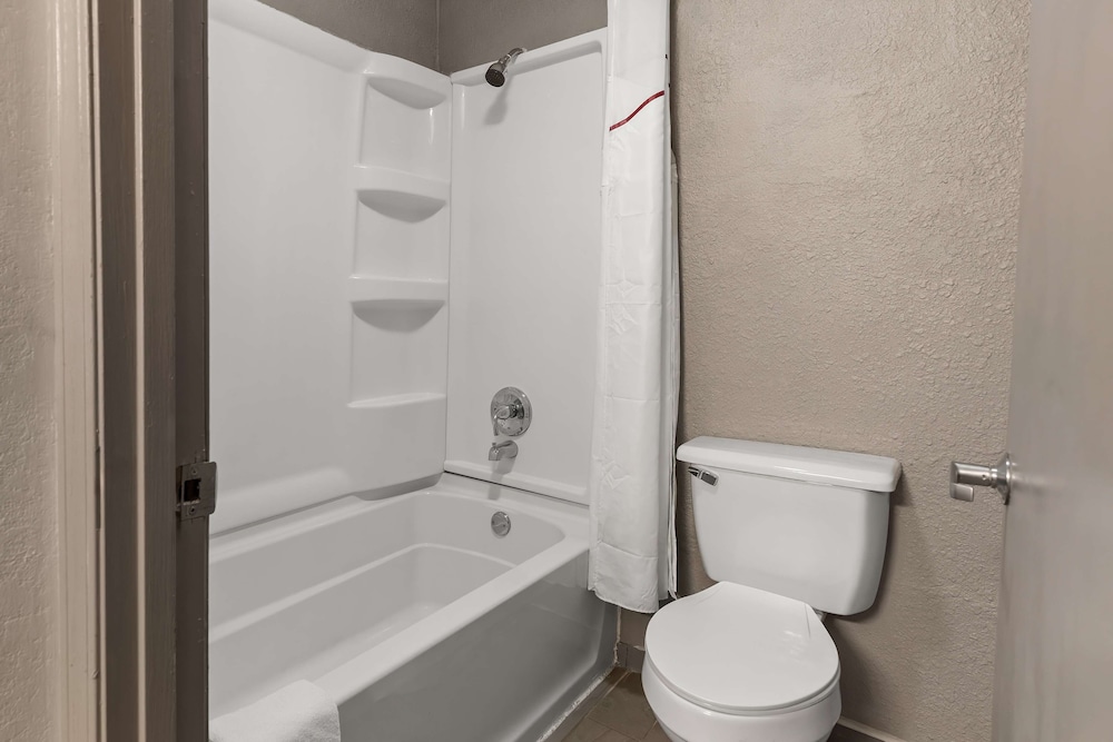 Room, 2 Queen Beds, Non Smoking - Photo 7