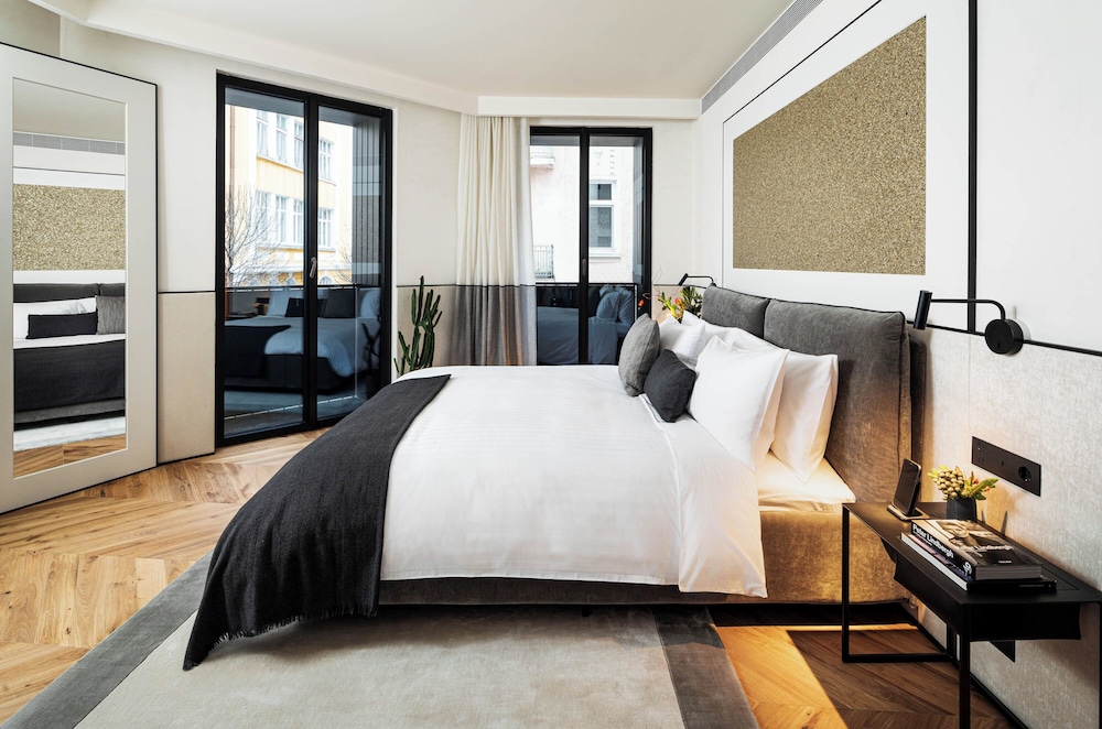 Room, 1 King Bed, Corner