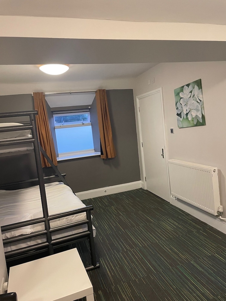 Room, Ensuite (5 Bed Private) photo 2