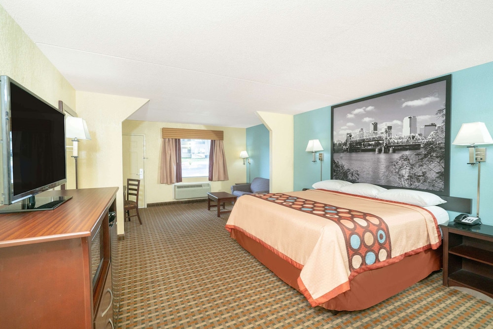 Deluxe Studio Suite, 1 King Bed, Non Smoking - Photo 1