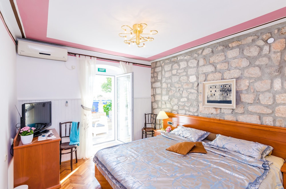 Apartment (One-Bedroom Apartment with Terrace)