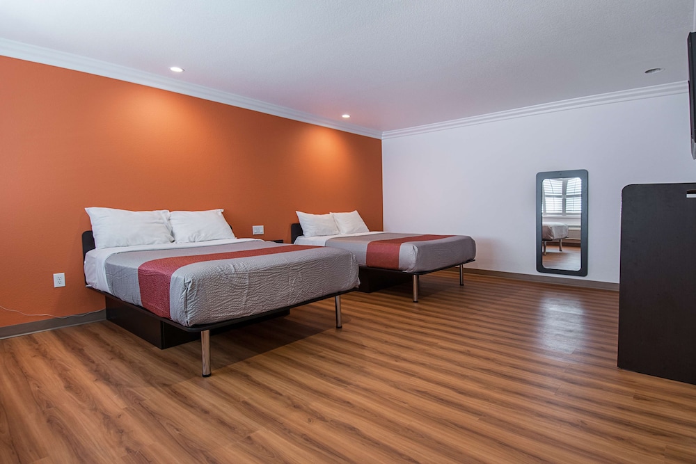 Deluxe Room, 2 Queen Beds, Non Smoking, Refrigerator & Microwave - Photo 3