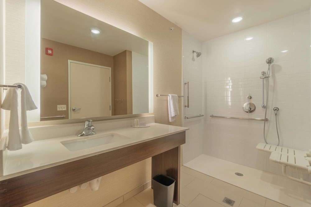 Room, 2 Queen Beds (Hearing Accessible) photo 2
