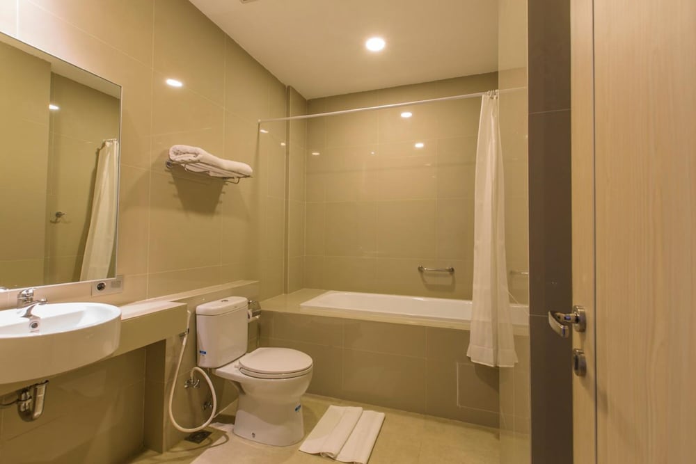 Deluxe with BathTub photo 3