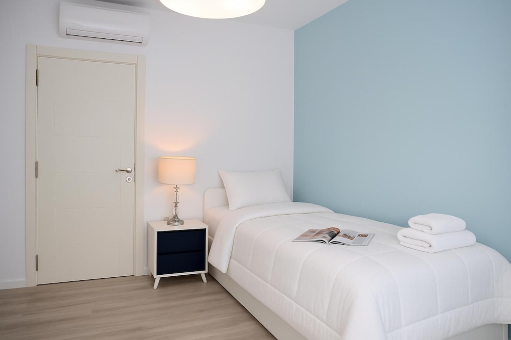 Family Apartment, Multiple Bedrooms (White Moon Apartment 302)