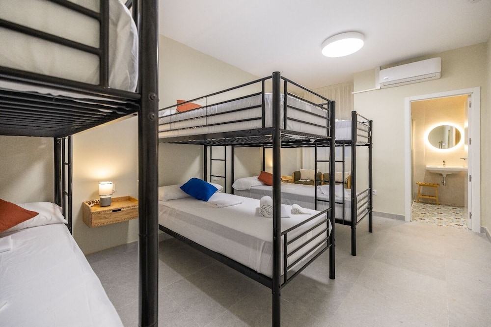 Family Room, Multiple Beds