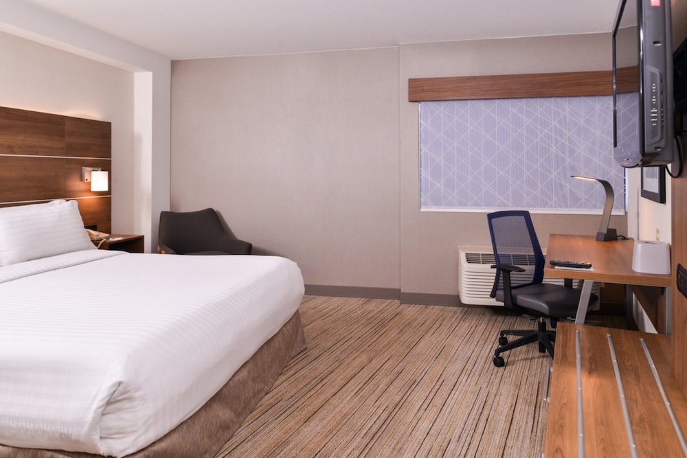 Standard Room, 1 King Bed with Sofa bed (Extra Floor Space) - Photo 7
