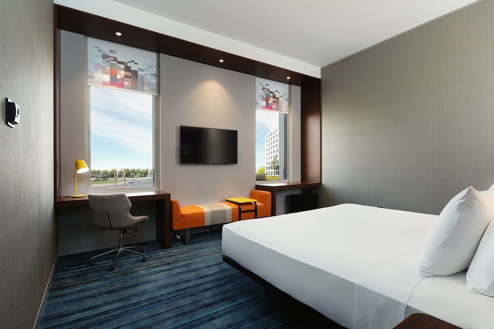 Room, 1 King Bed (Free bus to Expo Metro & DWC Airport) photo 1