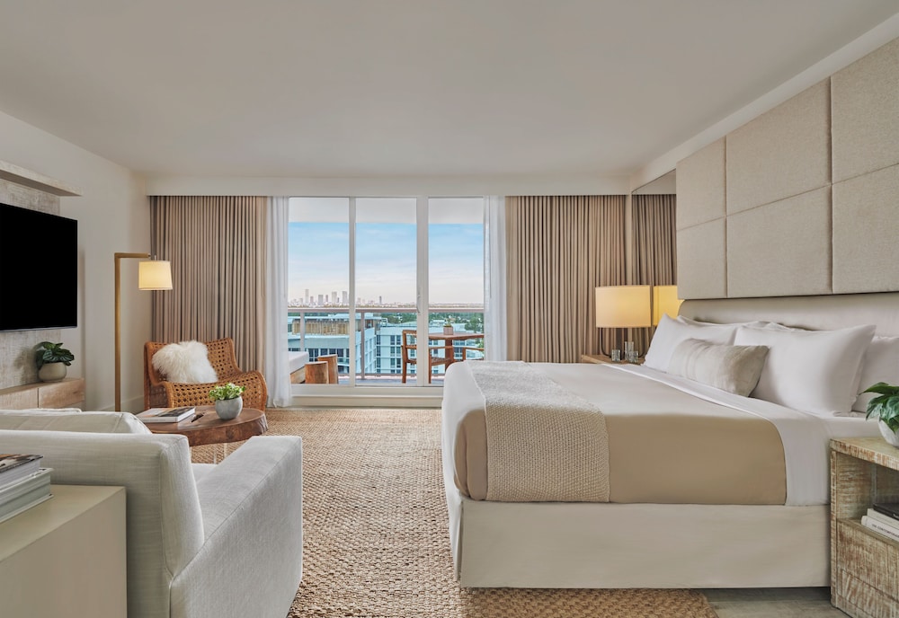 Studio Suite, Balcony