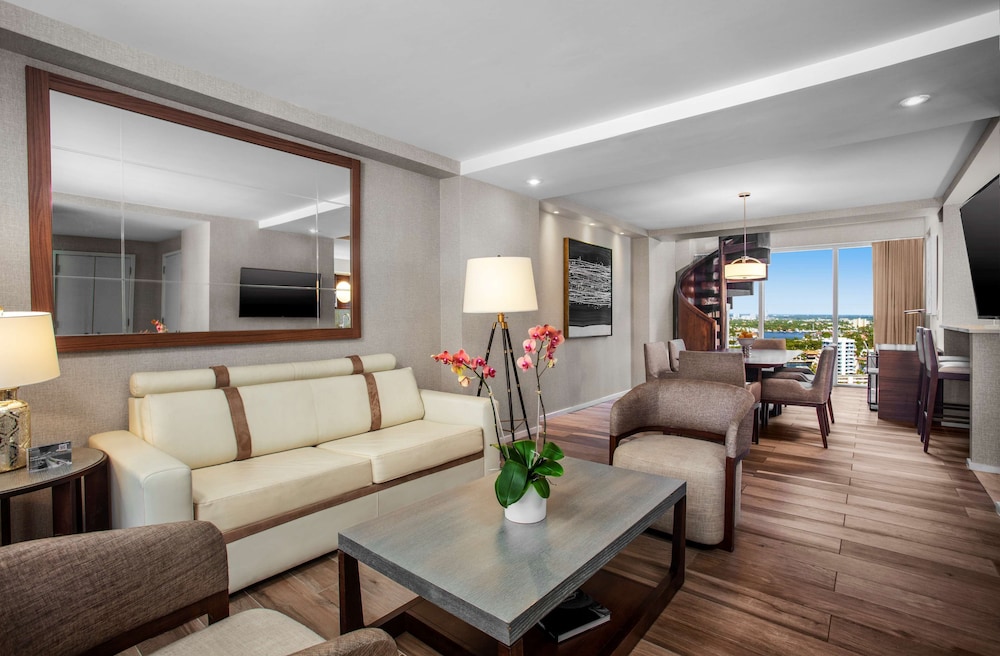 Duplex, 1 Bedroom, Poolside