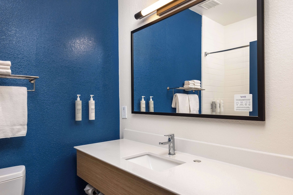 Room, 2 Queen Beds, Accessible (Hearing) - Photo 5