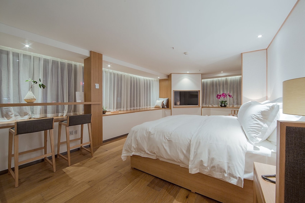 Wide-View King-Size Room photo 1