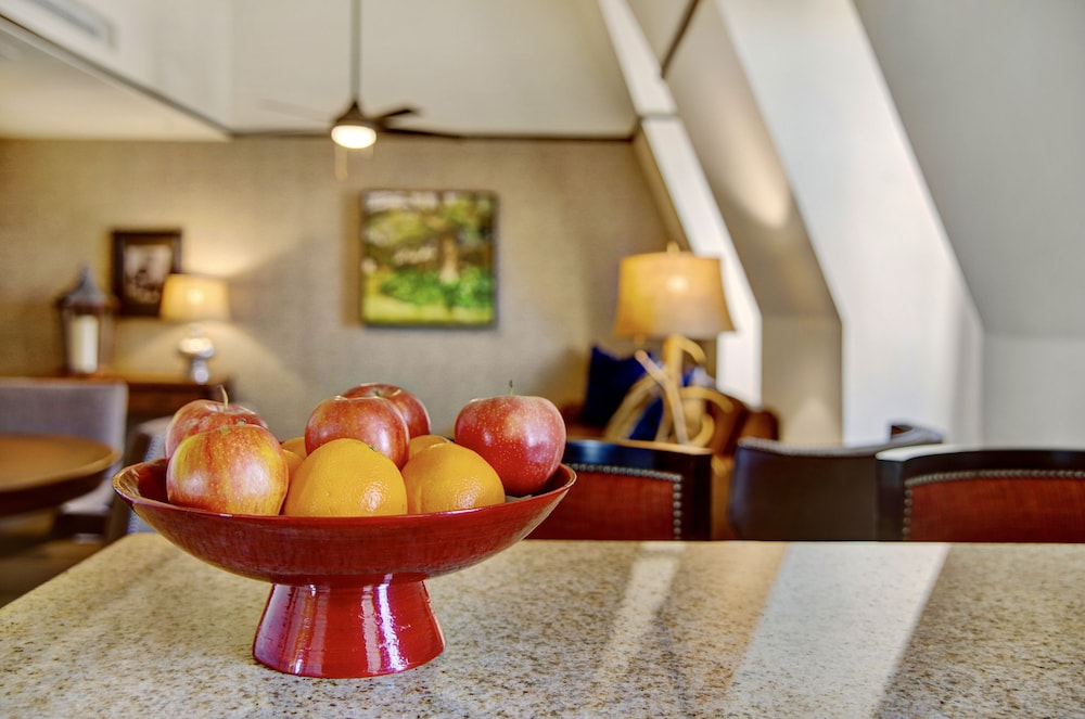 Suite, 1 King Bed, Refrigerator, City View (The Duke Suite)