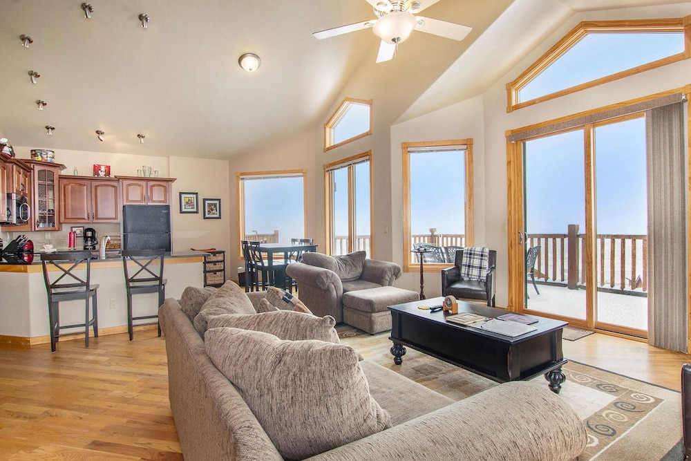 Condo, 2 Bedrooms
