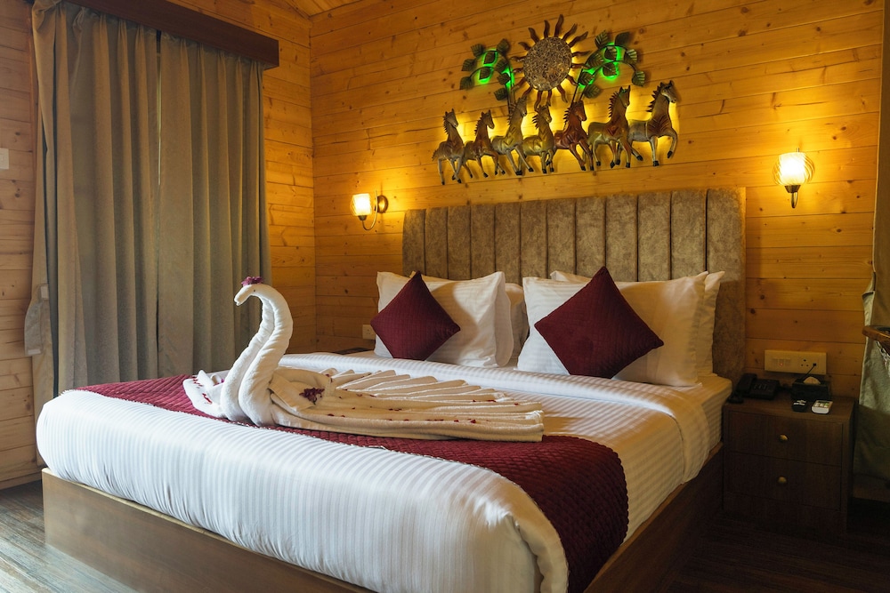 Luxury Double or Twin Room, 1 King Bed, Private Bathroom, Pool View