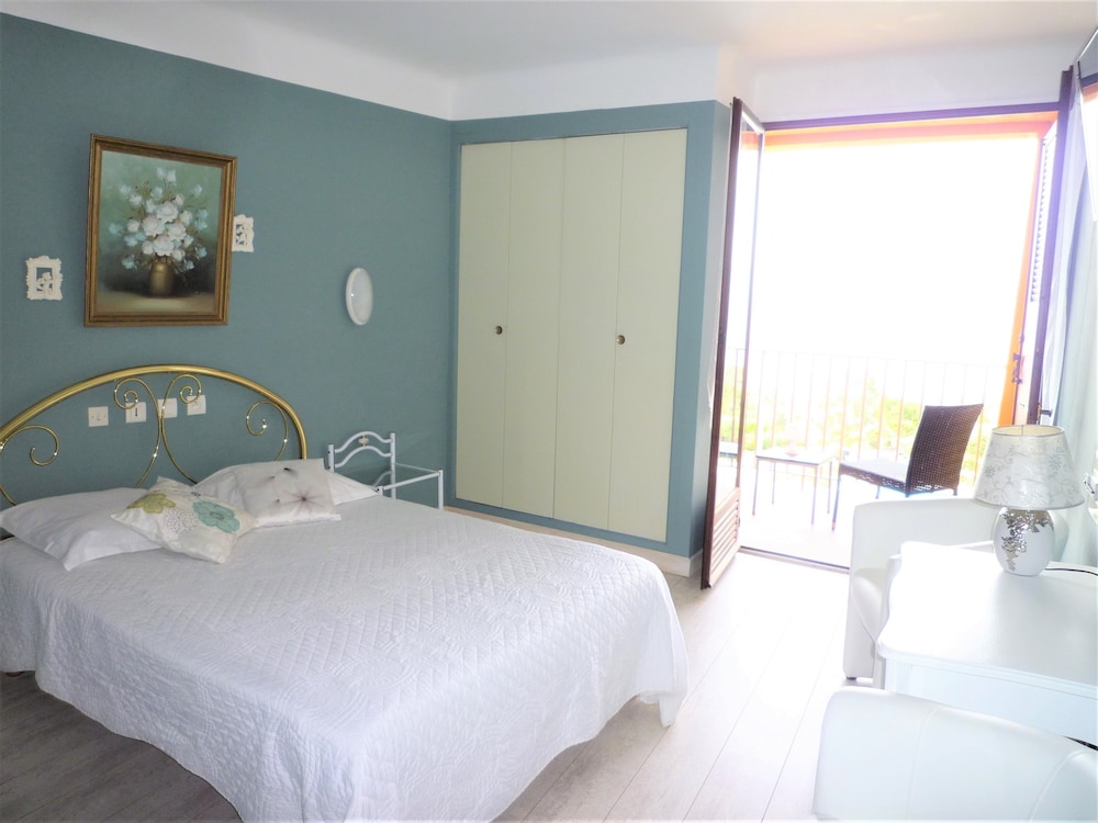 Double or Twin Room, Ensuite - Photo 5