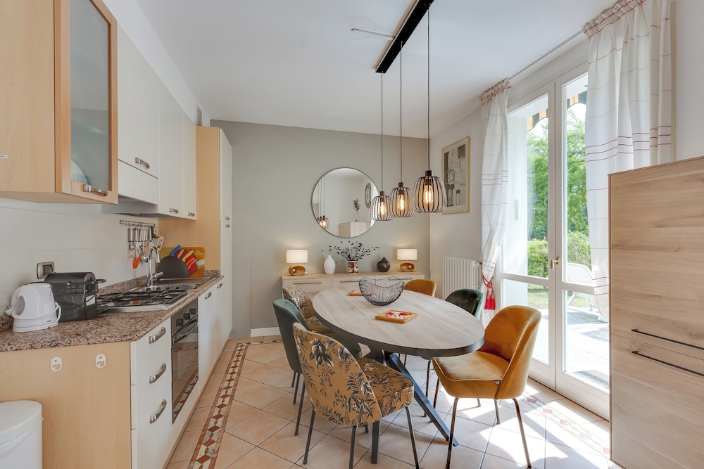 Family Apartment, 2 Bedrooms, 2 Bathrooms, Lakeside (Porto Letizia Mimosa 1)