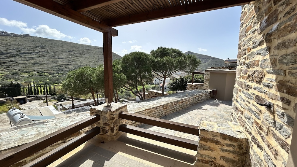 Deluxe Triple Room, Garden View photo 3