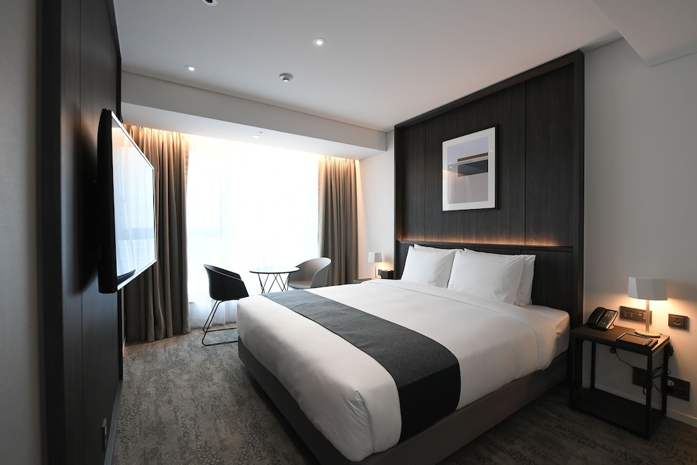 Junior Suite, 1 King Bed - Photo 1
