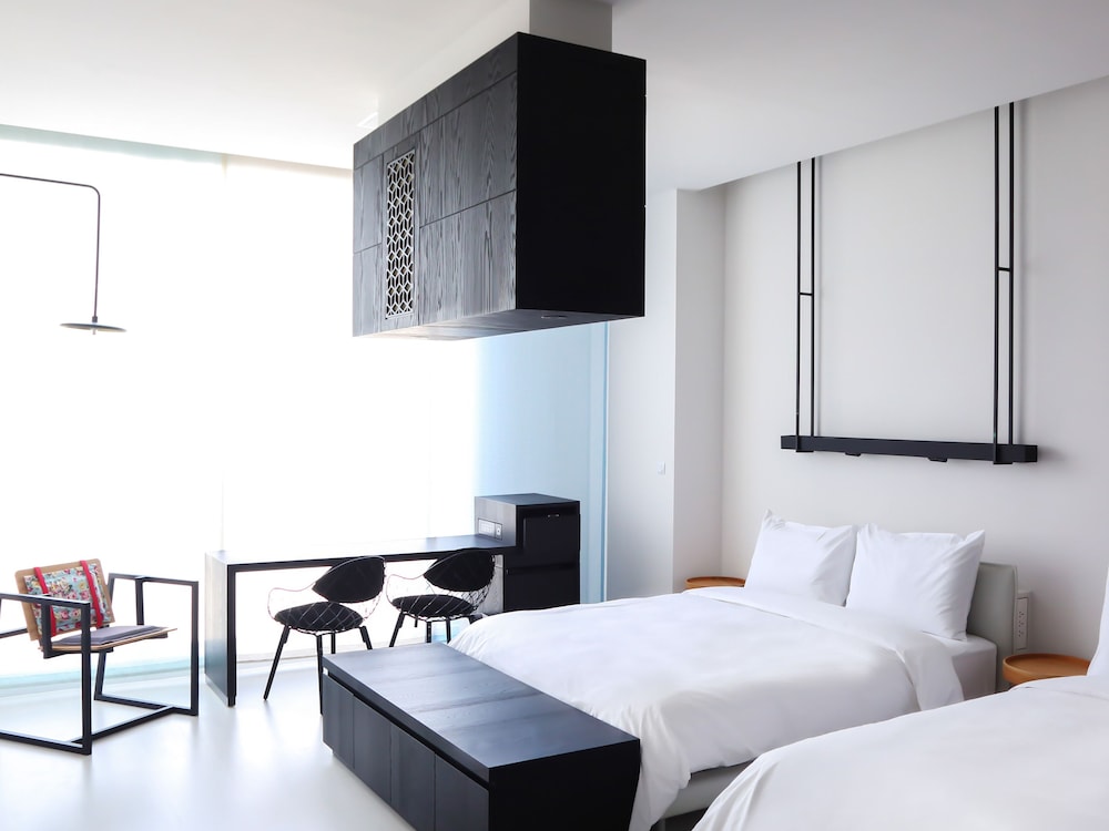 City Triple Room, 2 Double Beds photo 2