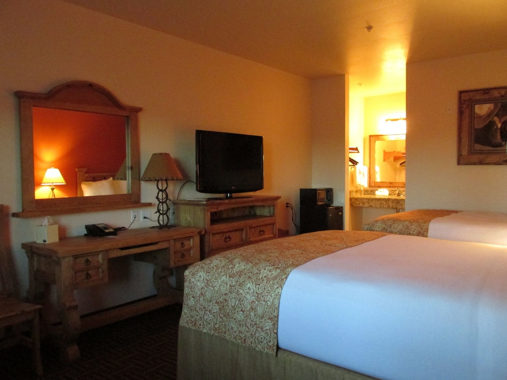 Double Room, 2 Queen Beds photo 1