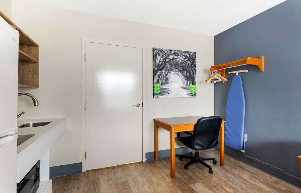 Studio, 1 King Bed, Accessible, Non Smoking - Photo 4