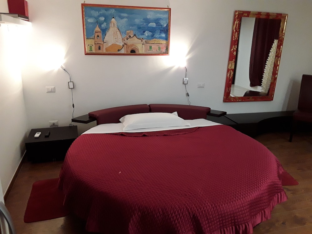 Honeymoon Studio Suite, 1 Bedroom, Hot Tub photo 1