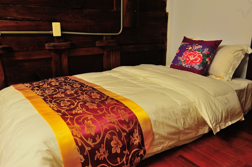 Standard Room (6-Person) photo 3