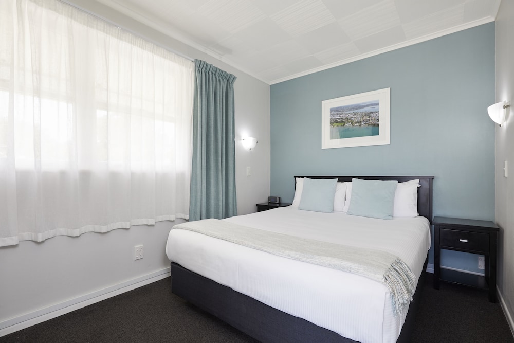 Superior 1 Bedroom photo 3