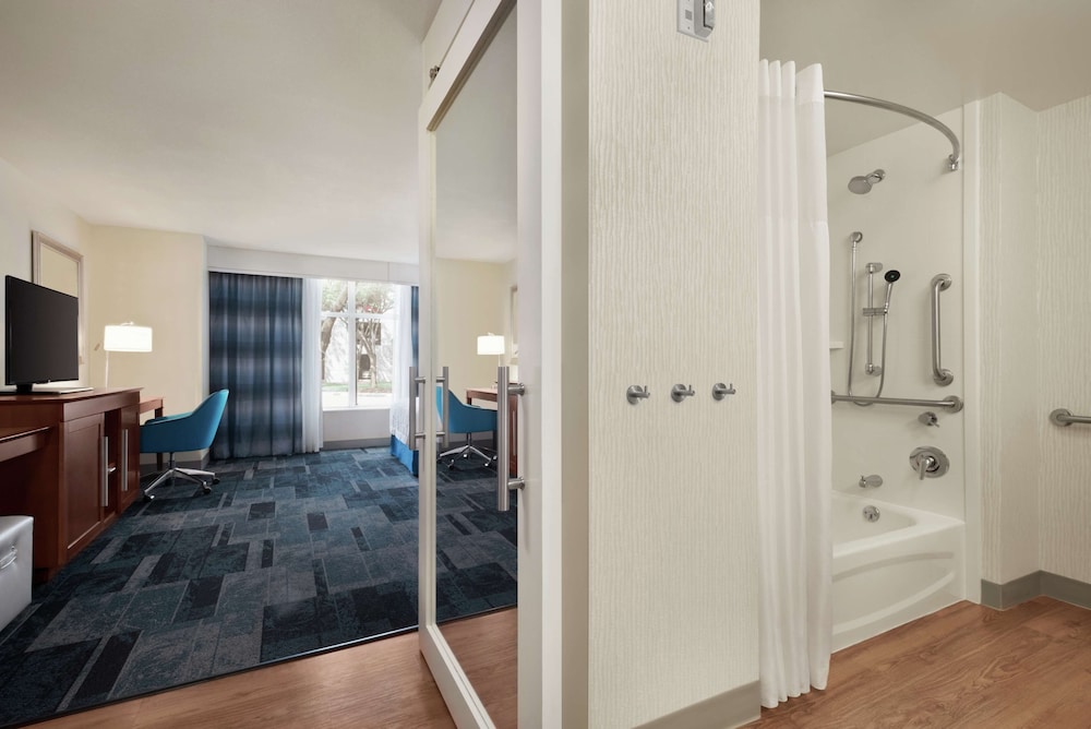 Room, 2 Queen Beds, Accessible, Non Smoking photo 1