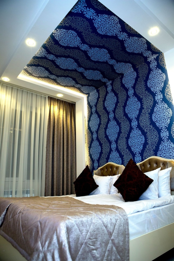 Standard Double or Twin Room - Photo 11