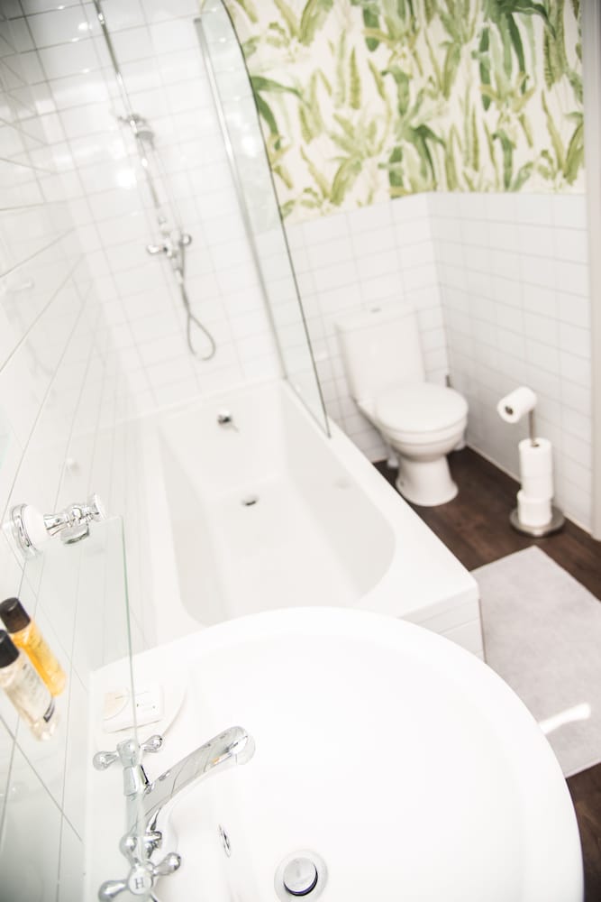 Double Room, Ensuite - Photo 7