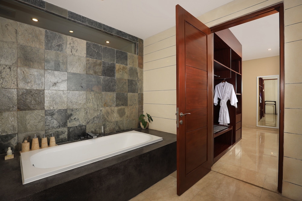 Domestic Promo (KTP/KITAS/Residence Permit Holder Only) - Deluxe Double or Twin Room
