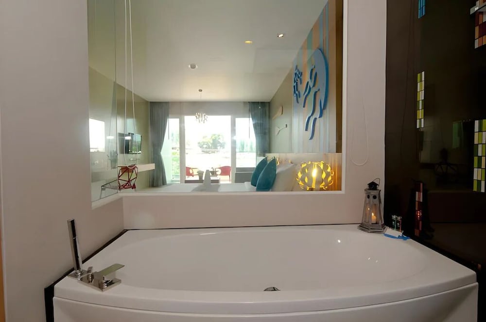 Junior Studio Suite, Balcony photo 3