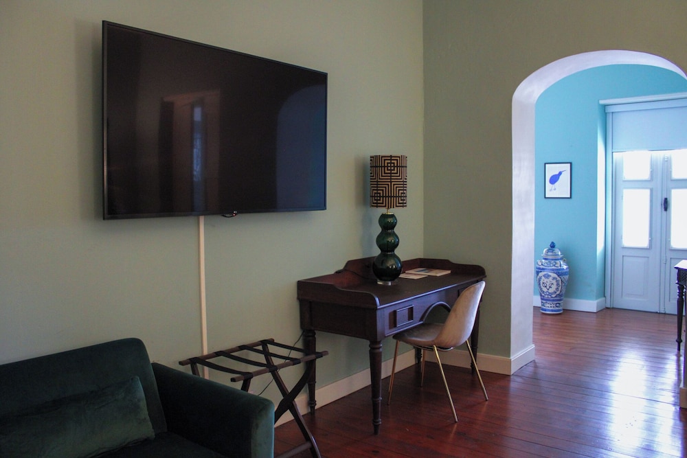 Superior Junior Suite with Private Balcony - Photo 3