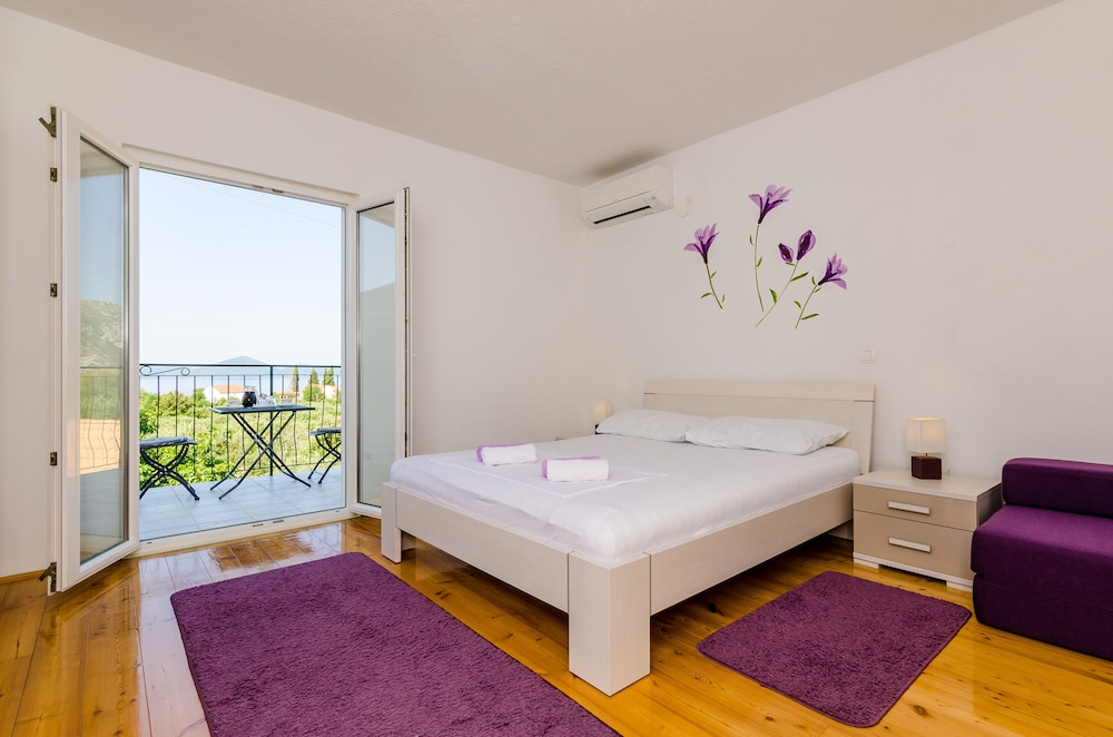 Triple Room (Triple Room with Balcony and Sea View)