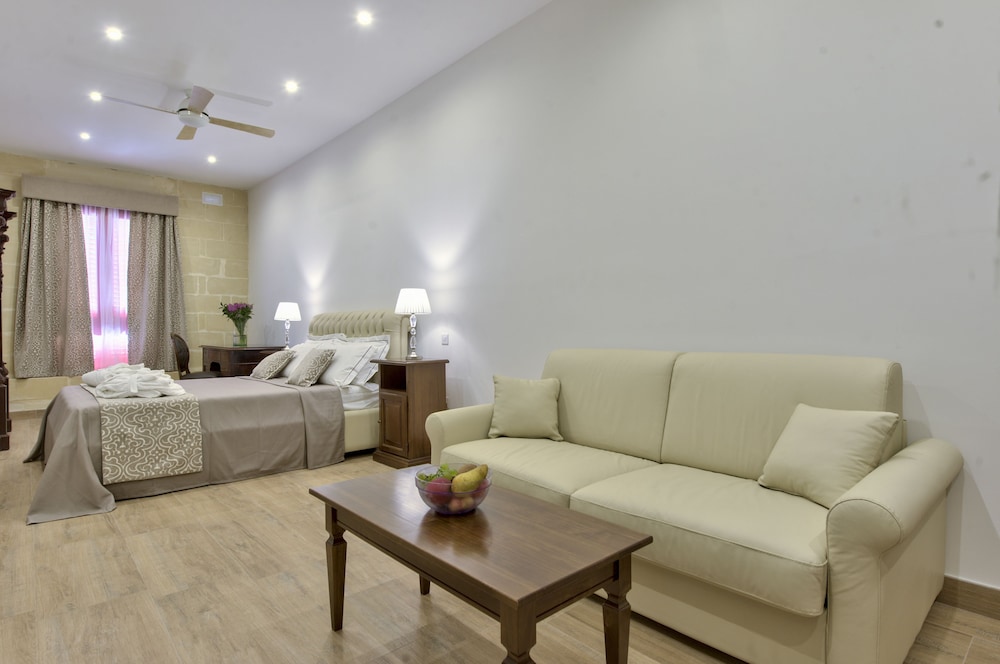 Luxury Suite photo 3