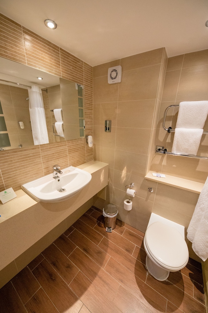 Standard Room, 1 King Bed (Super King, zip n link) - Photo 2