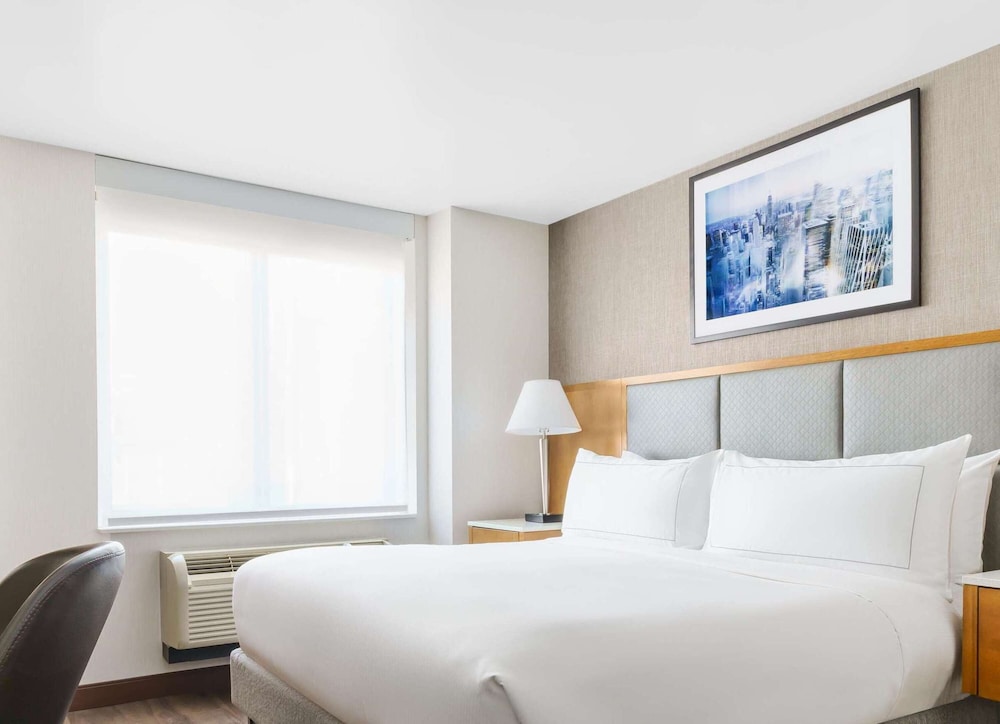 Suite, 1 King Bed, Non Smoking photo 2